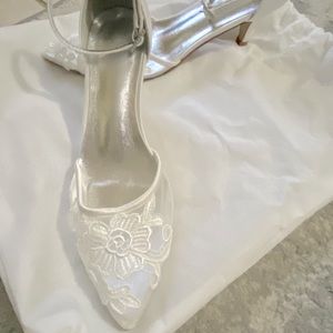 Lace bridal shoe
